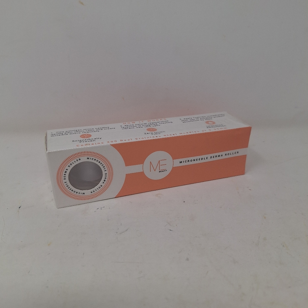 ME Makeover Essentials Orange and White Bath & Body Tools